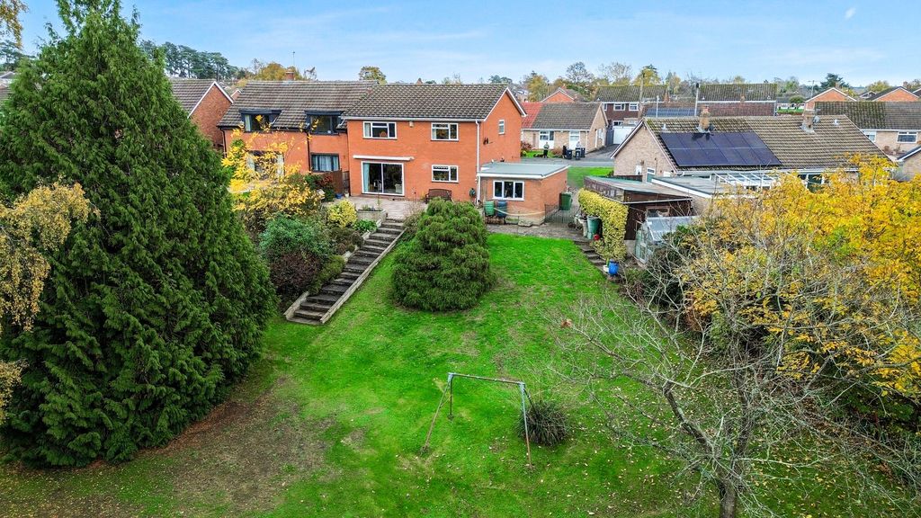 Property photo 2 of 22 Garden