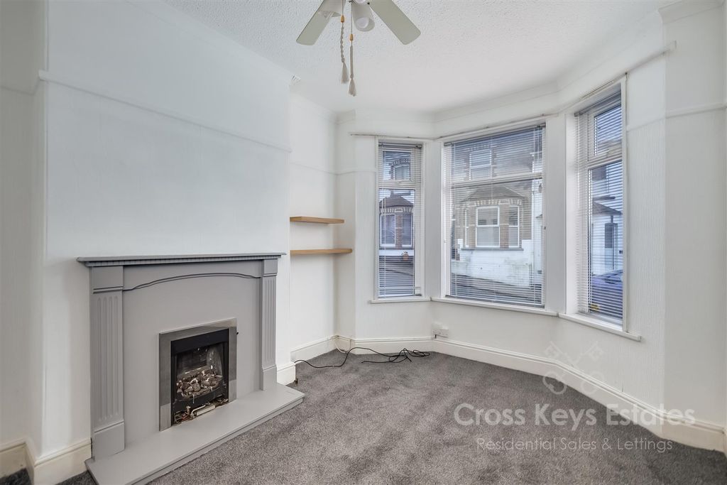 Property photo 2 of 22 Sitting Room