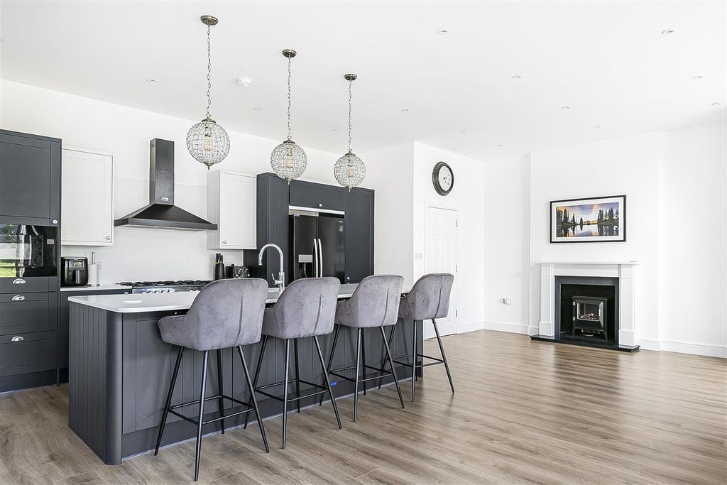 Additional image 5 of 5 bed detached house for saleOak Avenue, Enfield EN2