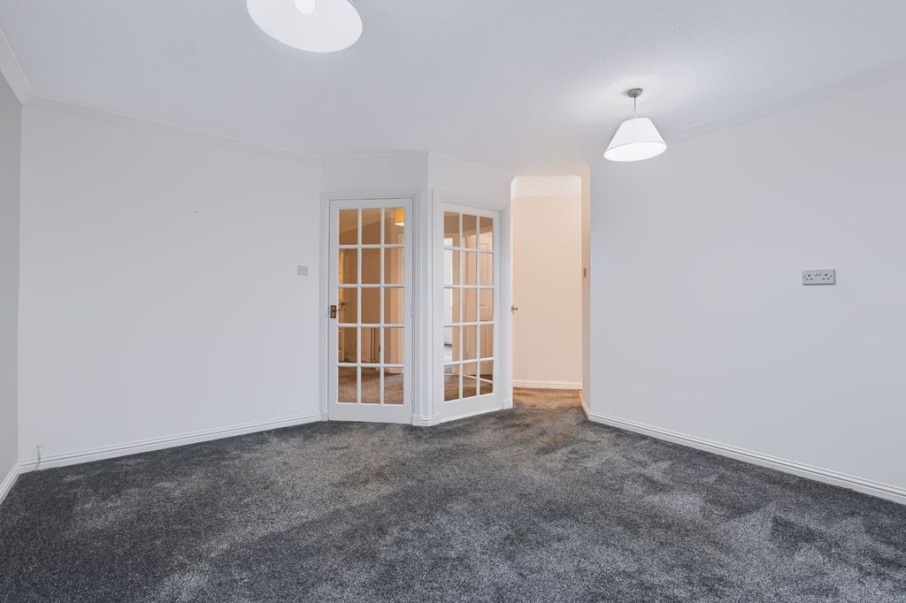 Property photo 3 of 28