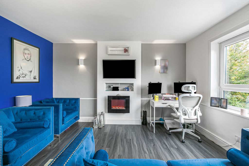 Property photo 2 of 24