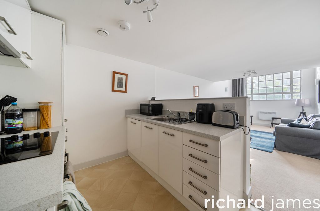 Property photo 2 of 13 9Be0A015A5E748E49Deb9c84518Fbe45