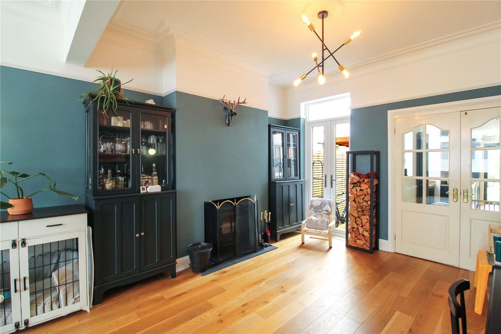 Property photo 2 of 23 Picture No. 32