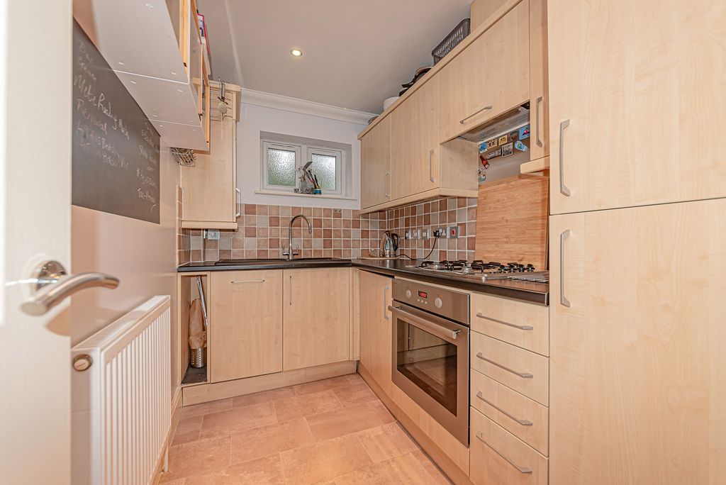 Property photo 2 of 21