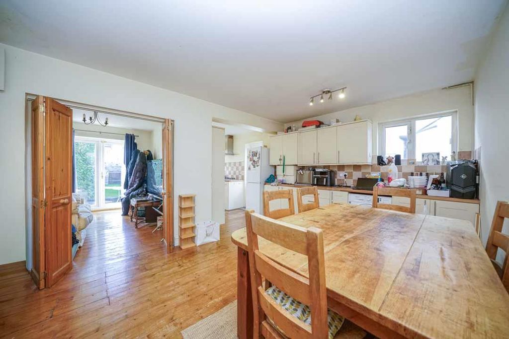 Property photo 3 of 19 Kitchen