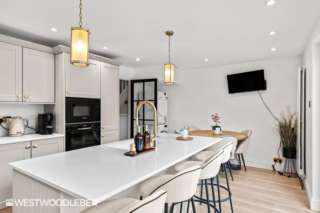 Property photo 3 of 27 Lordstreet_9.Jpg