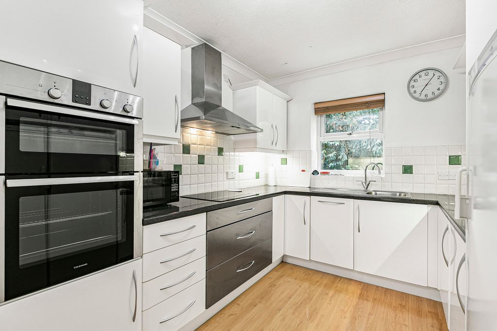 Property photo 3 of 33 Kitchen