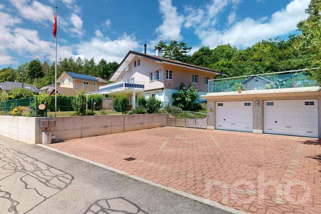 Property photo 2 of 13