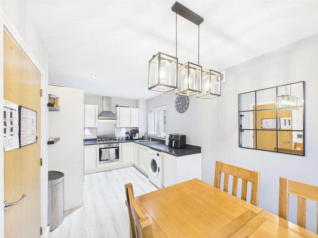 Property photo 2 of 15 Kitchen / Dining