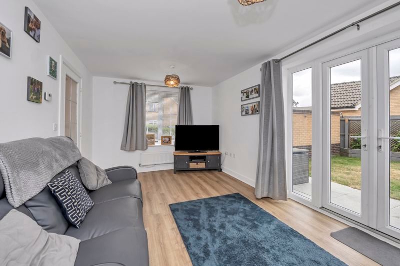 Property photo 2 of 18 Sitting Room