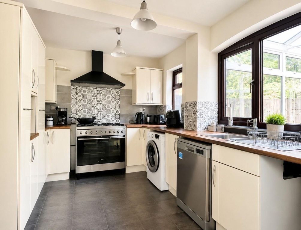 Property photo 2 of 9 2