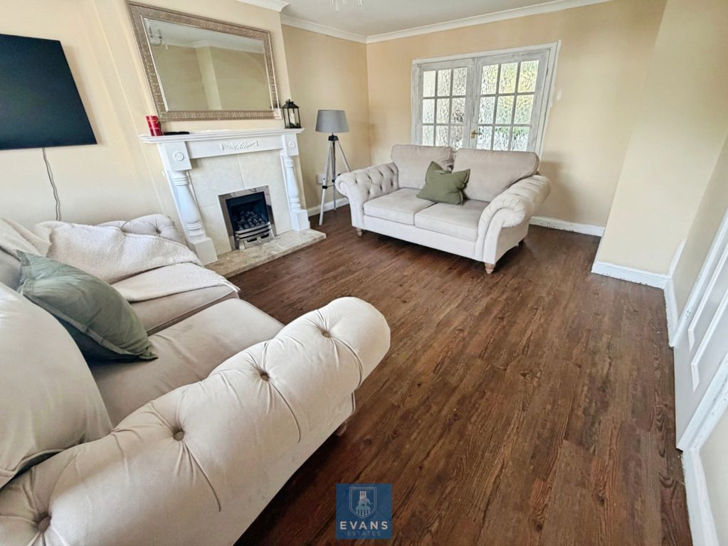 Property photo 3 of 14 Lounge