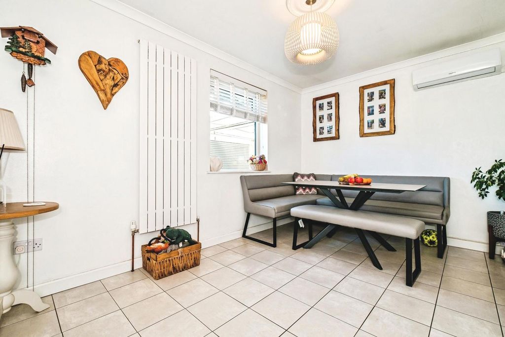 Property photo 2 of 21 Pbox-Img.Jpg