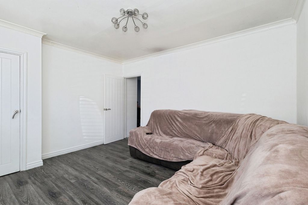 Property photo 3 of 18 Pbox-Img.Jpg