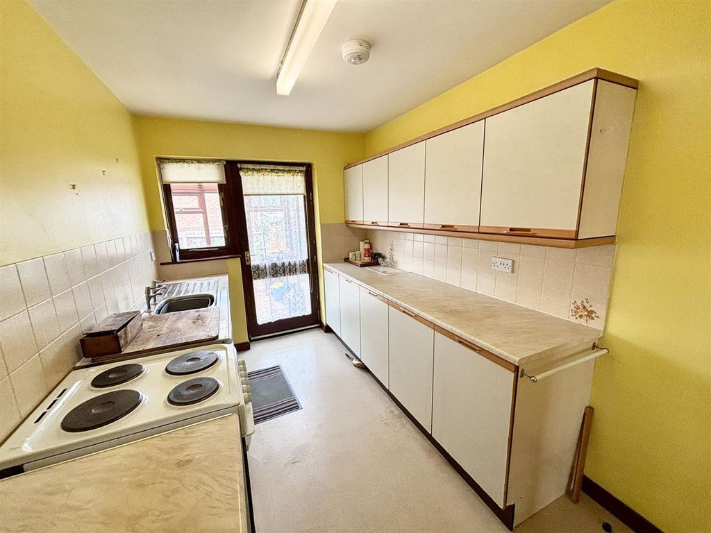 Property photo 3 of 16 Kitchen