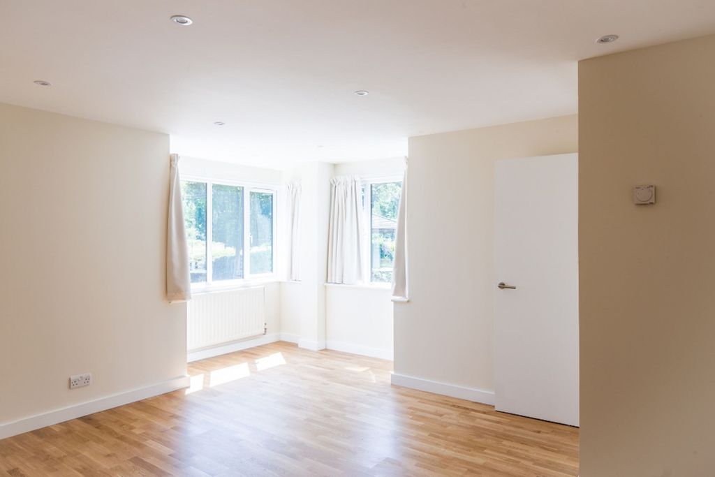 Property photo 2 of 10 Living_Room (Example)