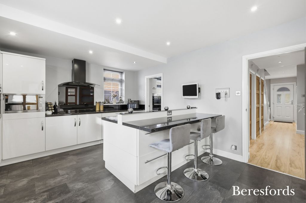 Property photo 2 of 33 Picture No. 40