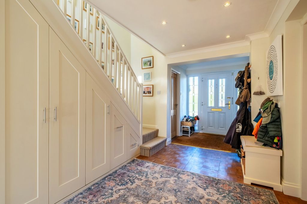 Property photo 3 of 27