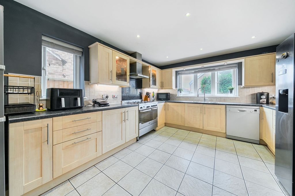 Property photo 3 of 23