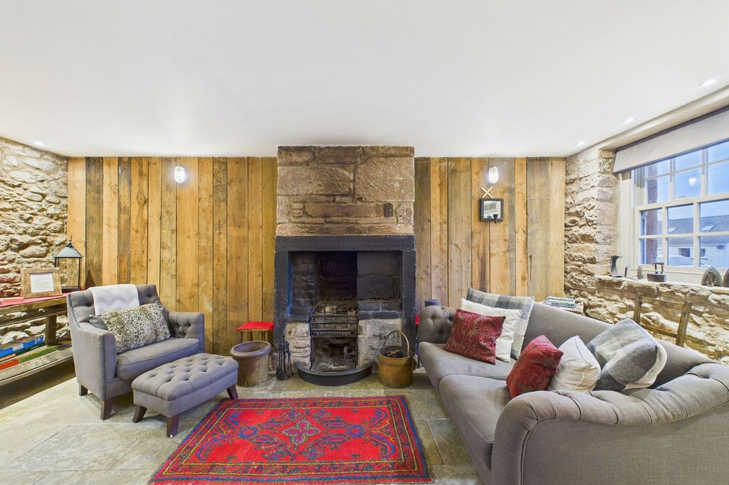 Property photo 3 of 24