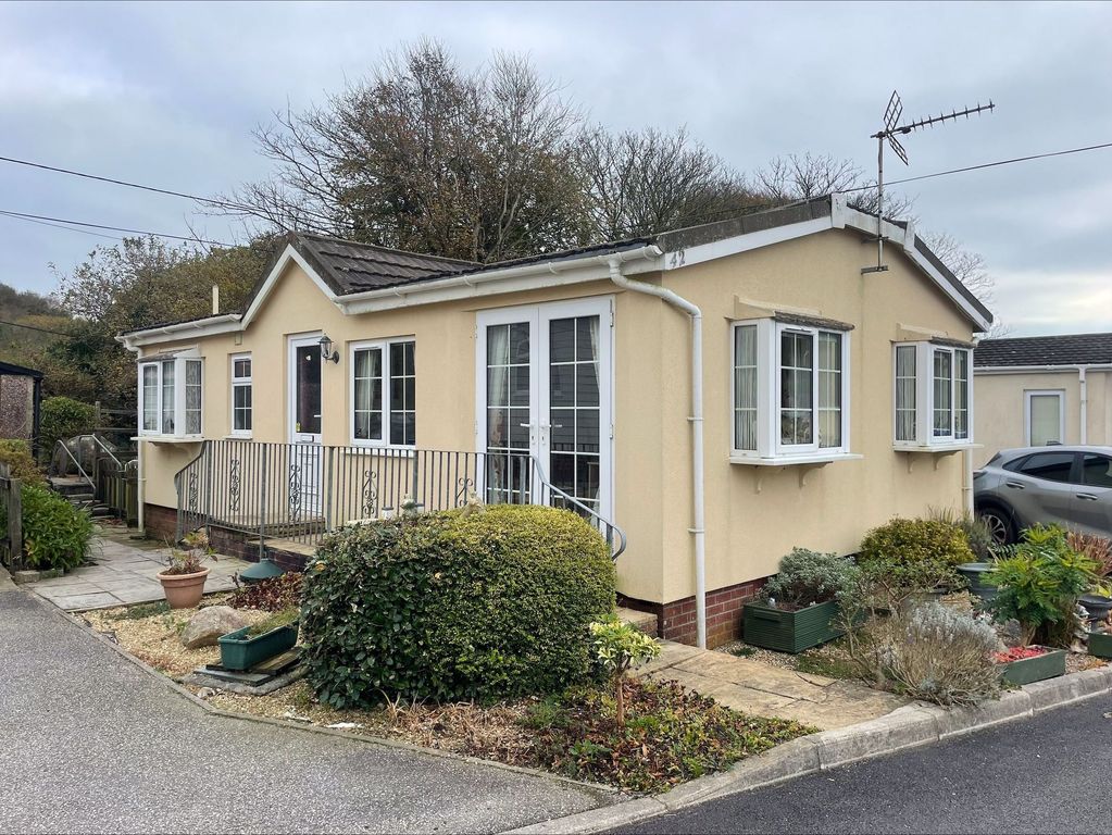 Property photo 1 of 17 External