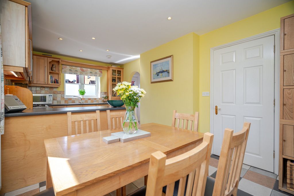 Property photo 3 of 32