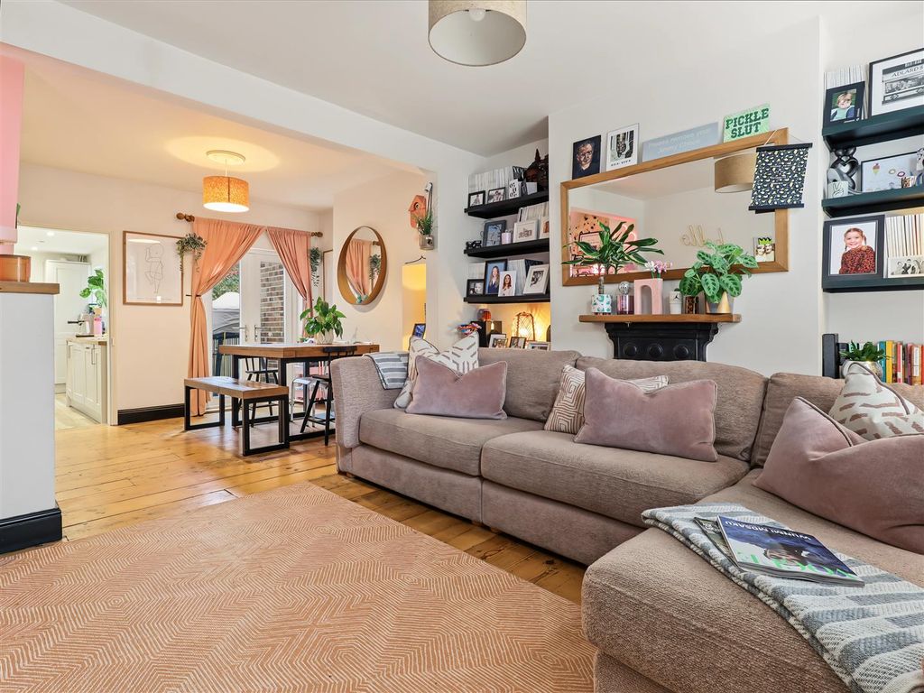 Property photo 3 of 18 Sitting Room
