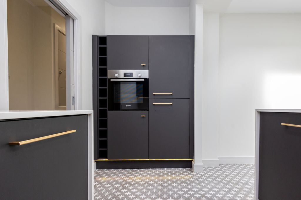 Property photo 3 of 12 R6M_4555