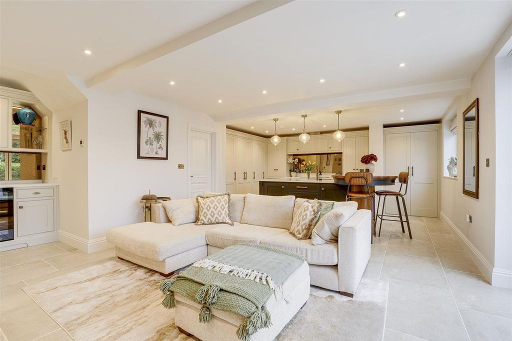 Property photo 3 of 42