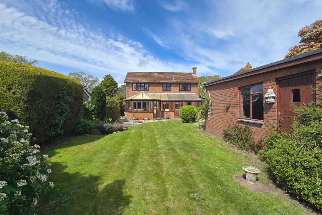 Property photo 1 of 15 Rg Garden 1