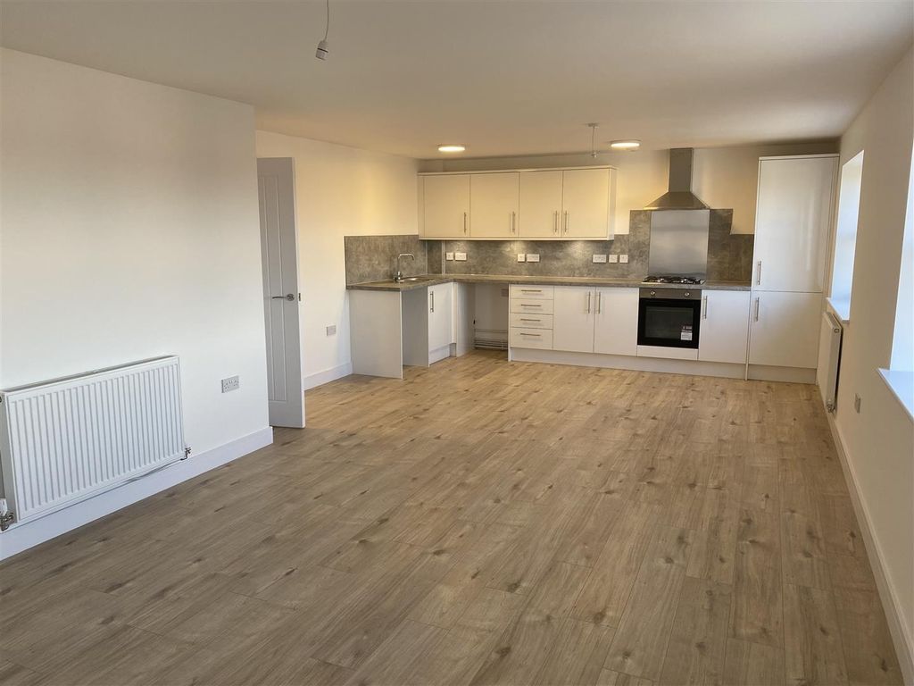 Property photo 2 of 11 Bright, Open-Plan Kitchen With Modern Finishes....