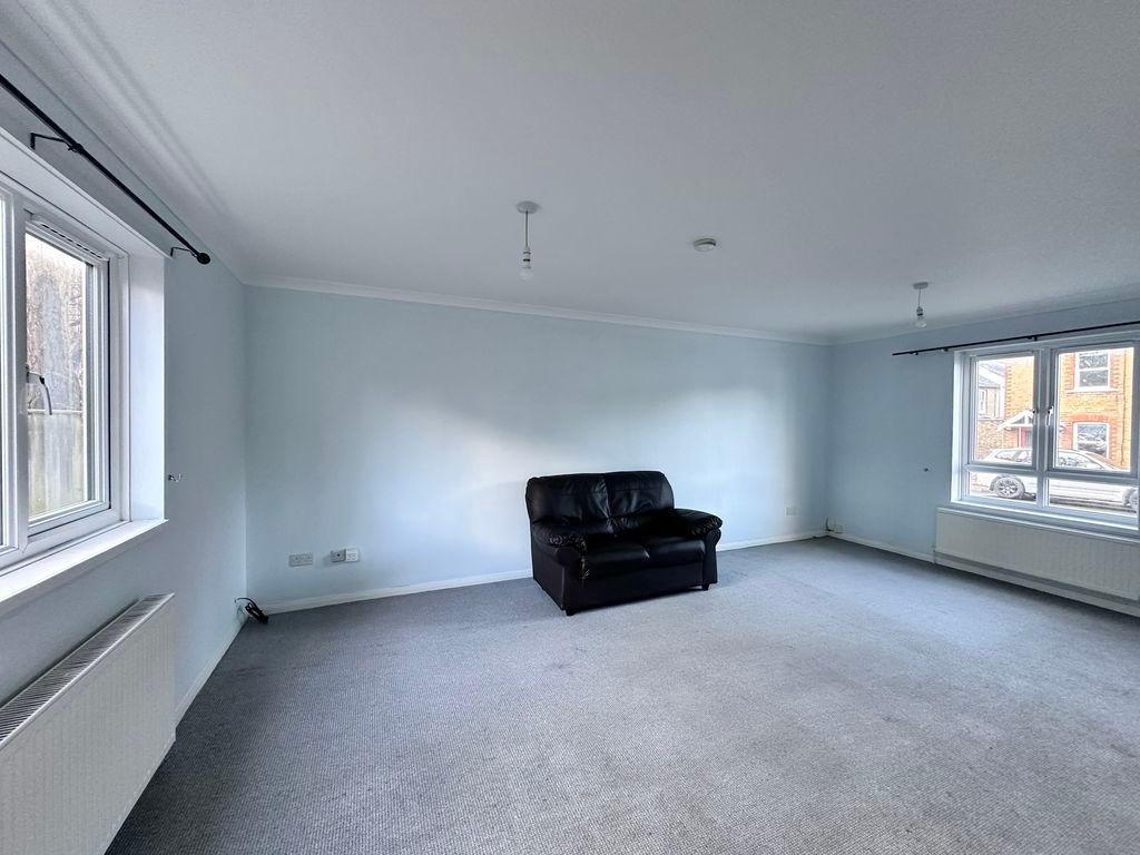 Property photo 3 of 7 Photo 4