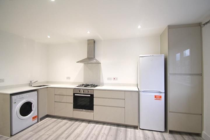 Property photo 1 of 4 Kitchen (Main)