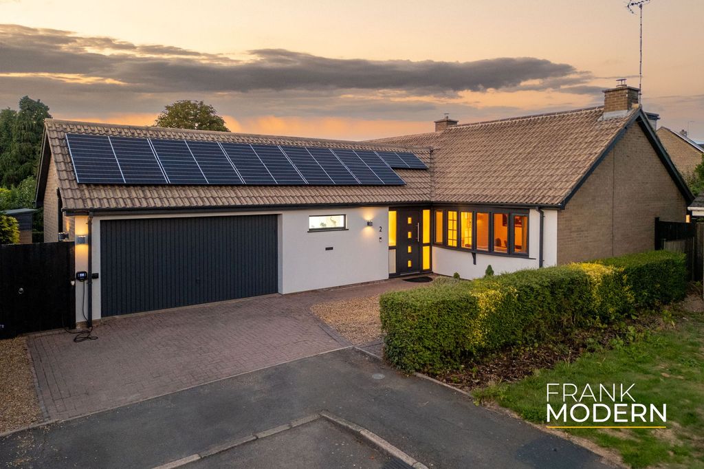 Property photo 1 of 44 Dusk