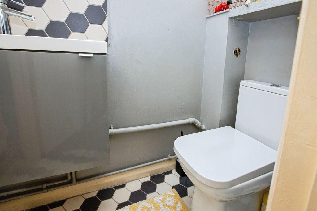 Property photo 2 of 20 Wc