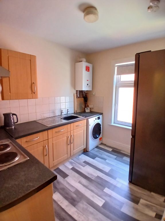 Property photo 3 of 8 Kitchen