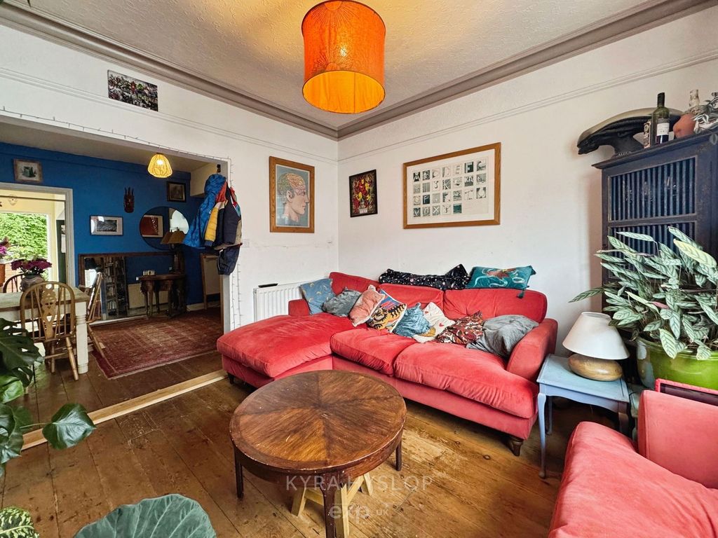 Property photo 2 of 12