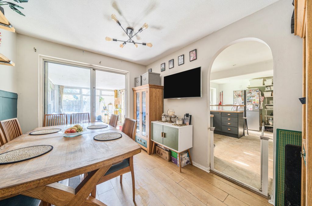 Property photo 3 of 13 1360568-7-68dc0Da...