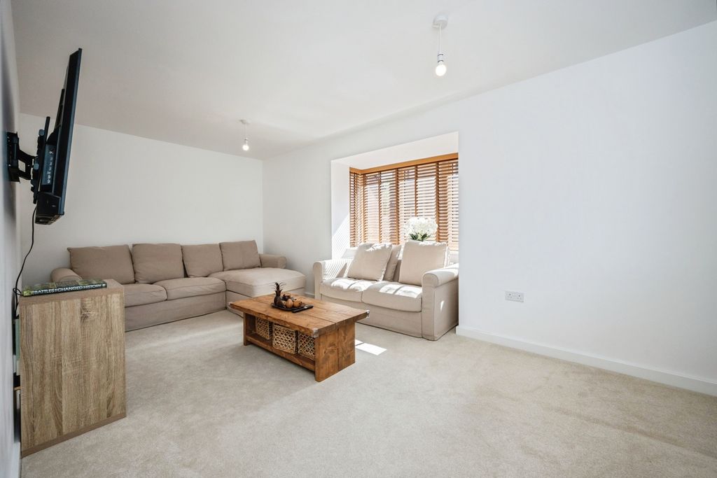 Property photo 2 of 17 Photo