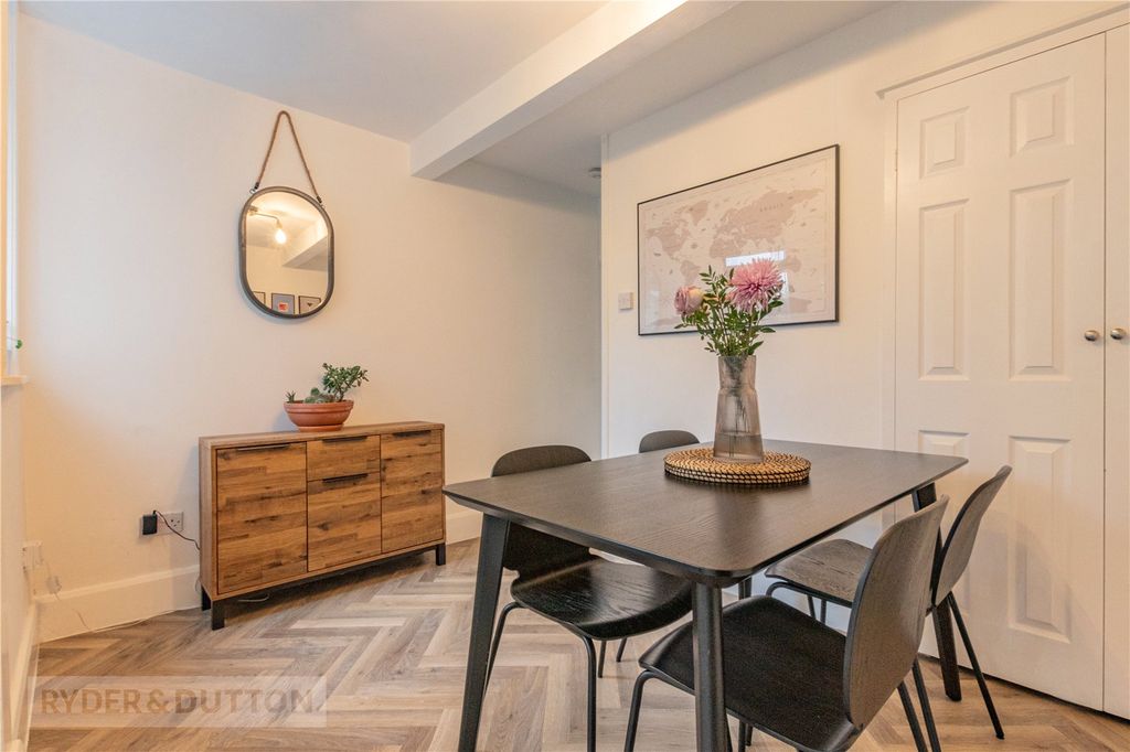 Property photo 2 of 21 Dining Room