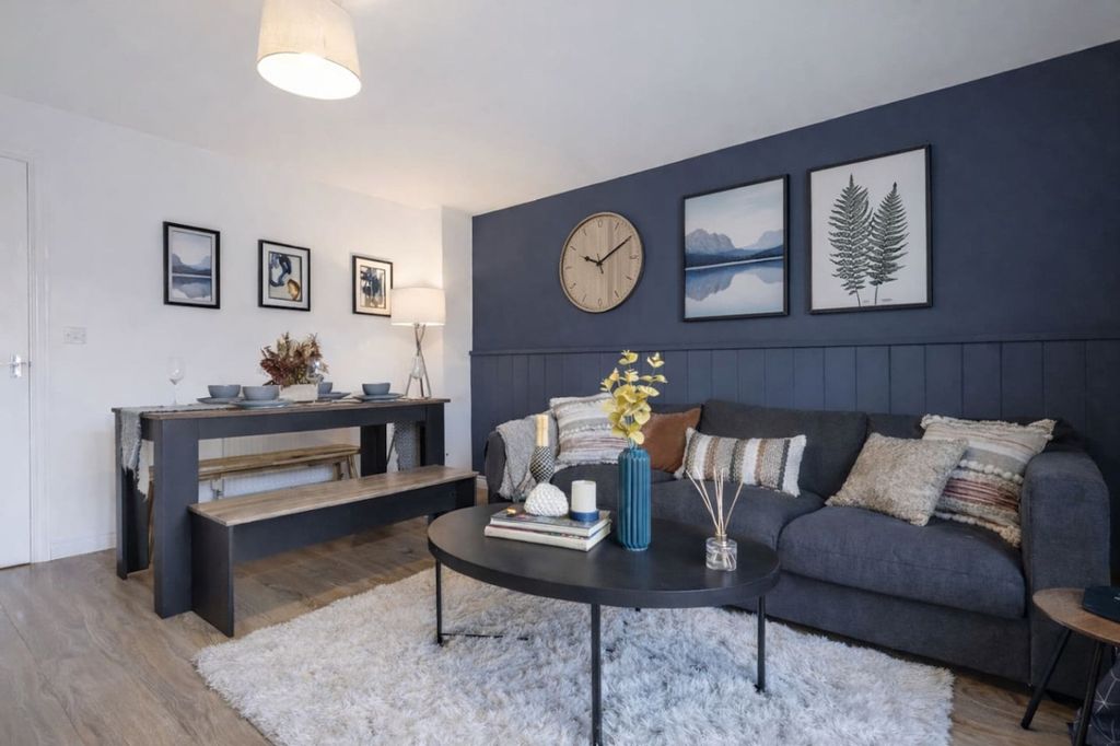 Property photo 1 of 16 Living Room