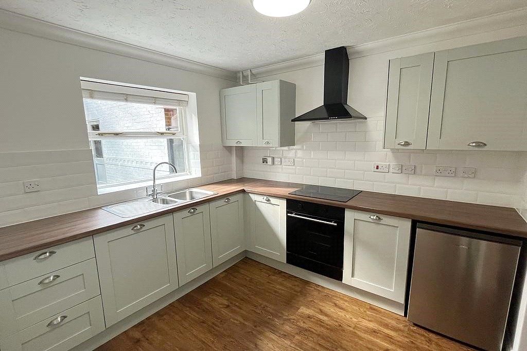 Property photo 2 of 9 Kitchen