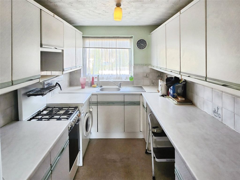 Property photo 3 of 9 Kitchen