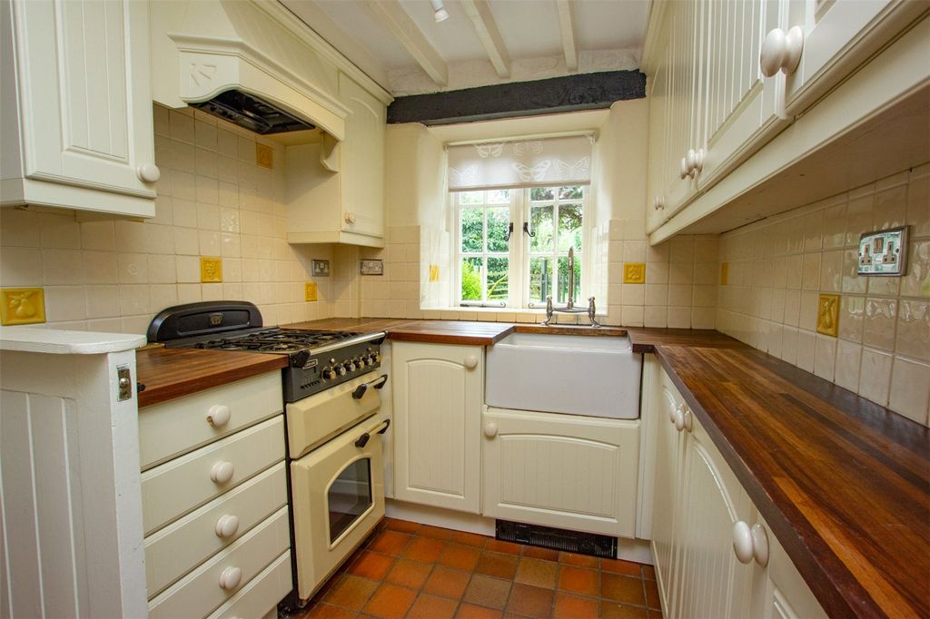Property photo 2 of 18 Kitchen