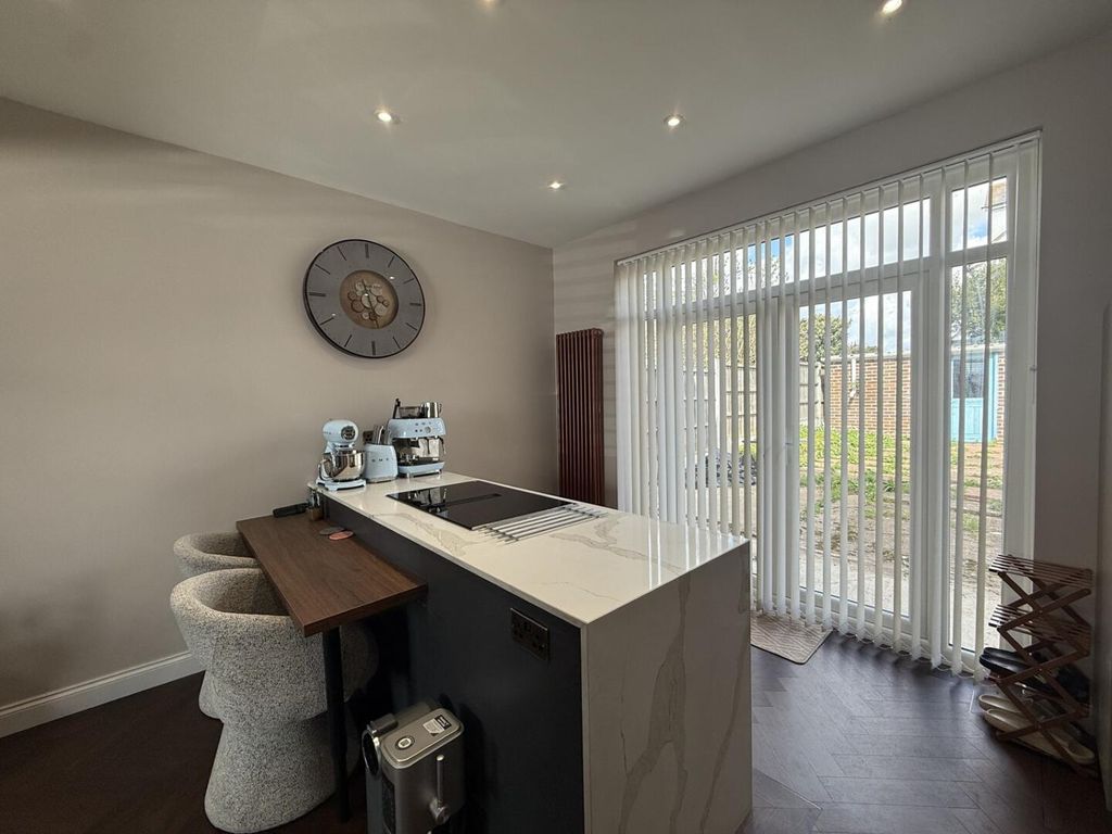 Property photo 3 of 19 Kitchen