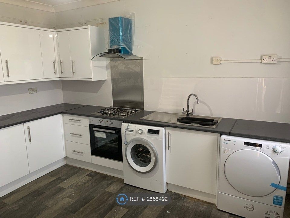 Property photo 3 of 17 Kitchen