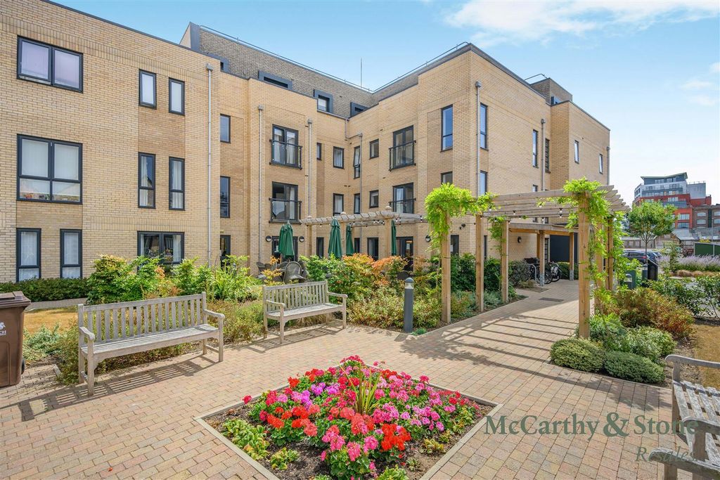 Property photo 1 of 21 8702180-Exterior03.Jpg