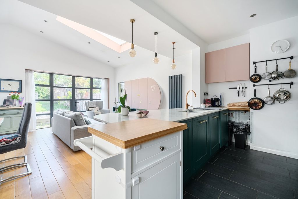 Property photo 2 of 18 Picture No. 40