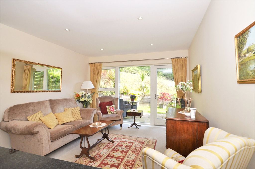 Property photo 2 of 12 Photo 13