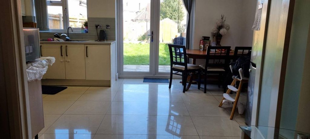 Property photo 2 of 12 Gallery